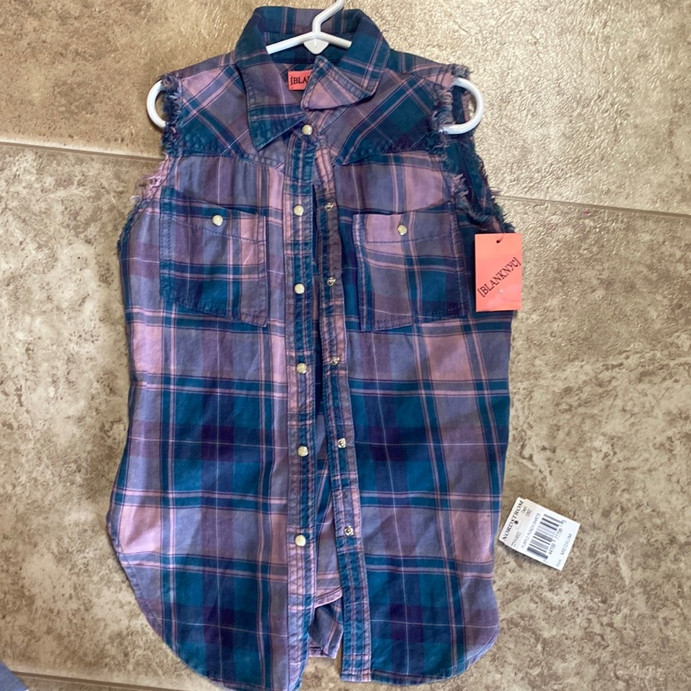 Blanknycl sleevless shirt.  Size M